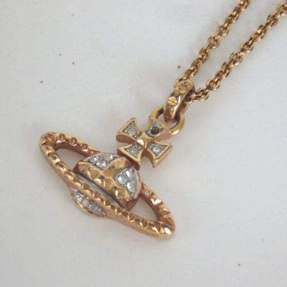 Necklace Vivienne Westwood Silver in Metal - 19843727 Vivienne Westwood metal necklace USED